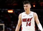 🏀NBA战报：布克21分，阿德巴约25+12+8，热火以121-111太阳