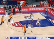 🏀CBA半场：王哲林9中7独得14分 詹姆斯12+8 上海男篮58-50领先天津