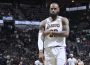🏀NBA战报：浓眉21+20，詹姆斯迎两大里程碑，湖人113-100国王