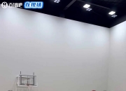 😀小吧带吧友们观看书豪备战东亚超级联赛 训练场有点小拥挤~