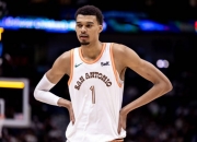 🏀NBA战报：文班亚马罚球准绝杀轰下28分7板7助攻，马刺118-116开拓者