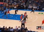 😤罕见！亚历山大一条龙双手暴扣🔥赛季24次30+继续领跑NBA！