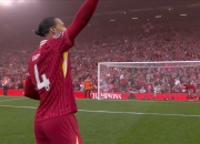 你怎能不泪流满面！利物浦全队面向看台和球迷高唱YNWA，太动人！