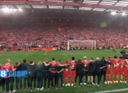 赛后经典环节！安菲尔德全场同唱“You will never walk alone”
