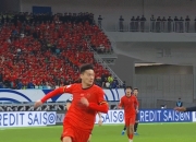 👍卡位+身体素质！23岁蒋圣龙轻松顶翻南野拓实